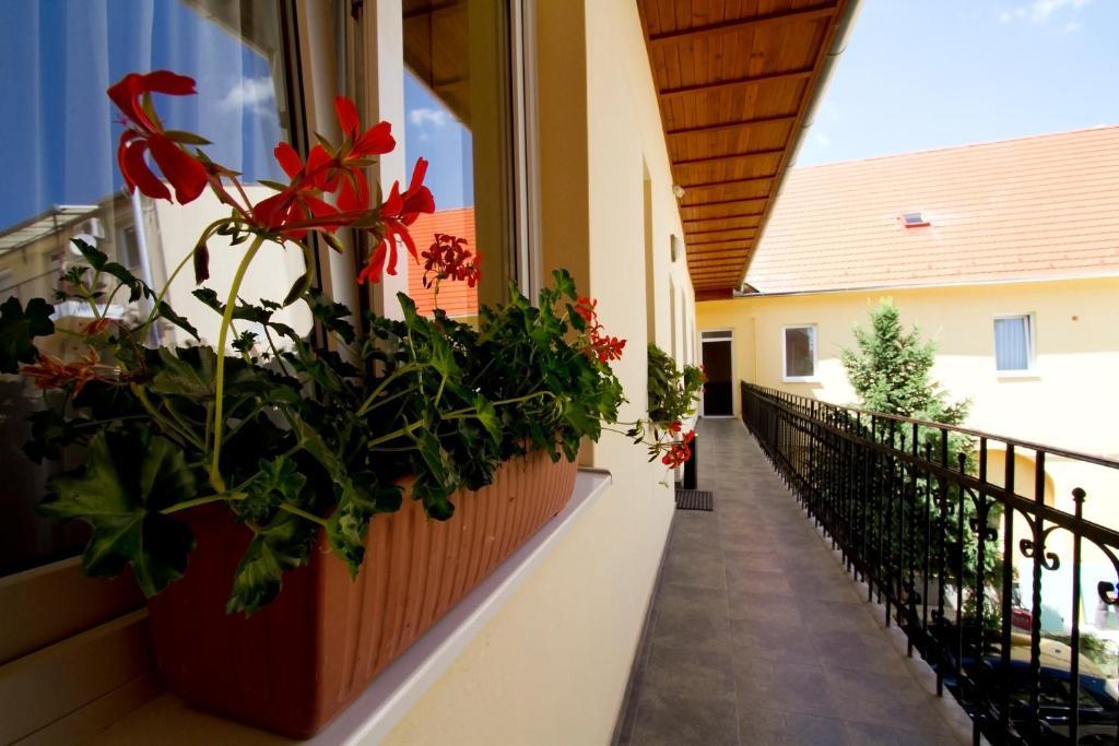 Centrum Panzio Mohacs Exterior photo